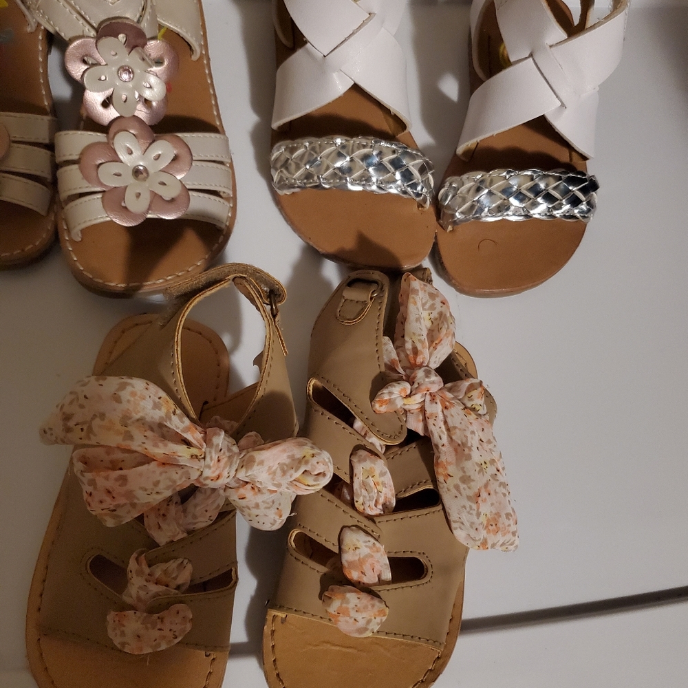 3 pairs of size of size 6 slippers